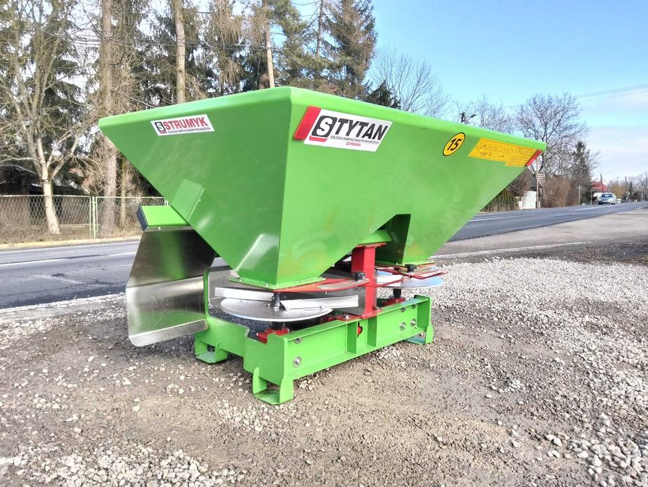 rozsiewacz nawozów/ 2-talerze/ hydraulika/ plandeka/ TYTAN/sulky/altro