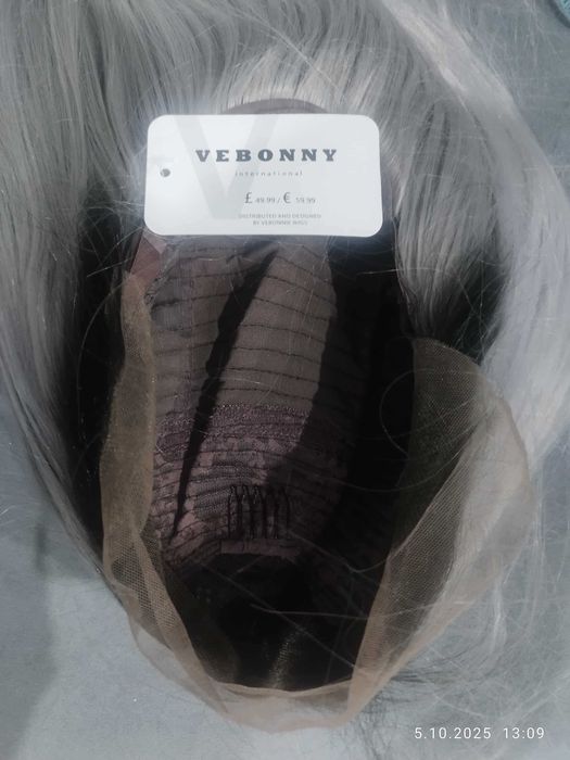 Peruka Vebonny. Na zdjęciu widoczna jest peruka typu lace front