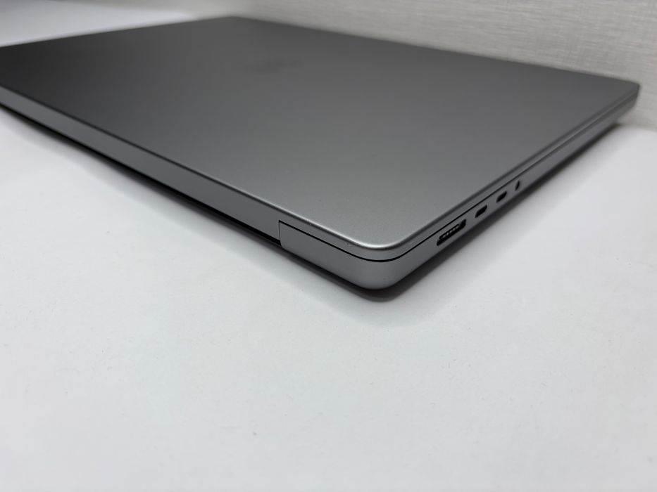 MacBook Pro Retina 16 2021 M1 Pro 16GB,1TB SSD Space