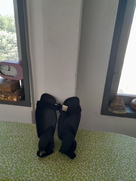 Vendo Caneleiras de Futebol NIKE muito bonitas como novas