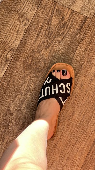 Шльопанці schutz