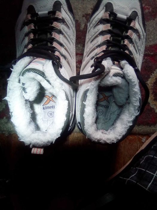 Женские утеплённые кроссовки