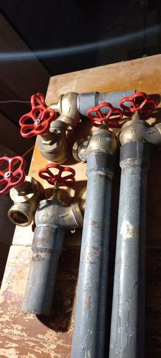 Кран (вентиль) пожежний із зовнішнім різьбленням кутовий 125 градусів