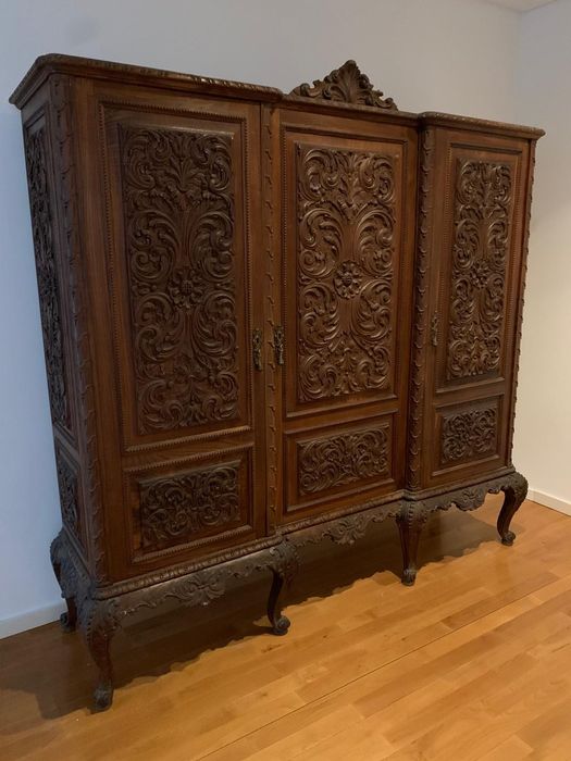 Armário/ Guarda Fatos Antigo em Madeira - Peça de Antiguidades