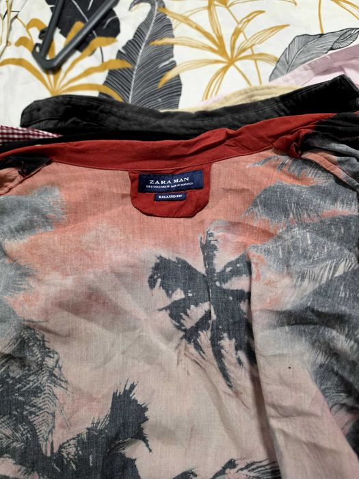 Várias camisas em bom estado S e M e calças também