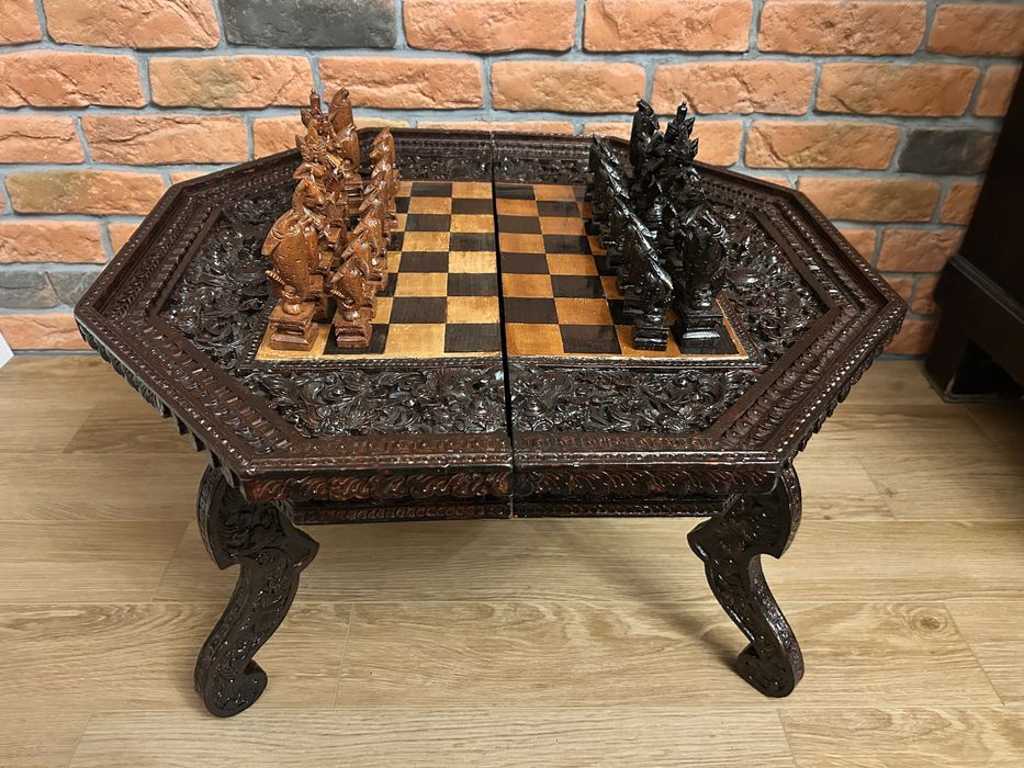 Wielki, ręcznie rzeźbiony zestaw szachów - przepiękne arcydzieło