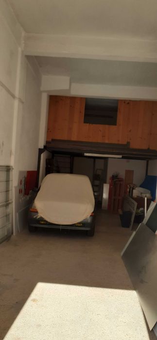 Alugo garagem em Massama, Serrado da Bica