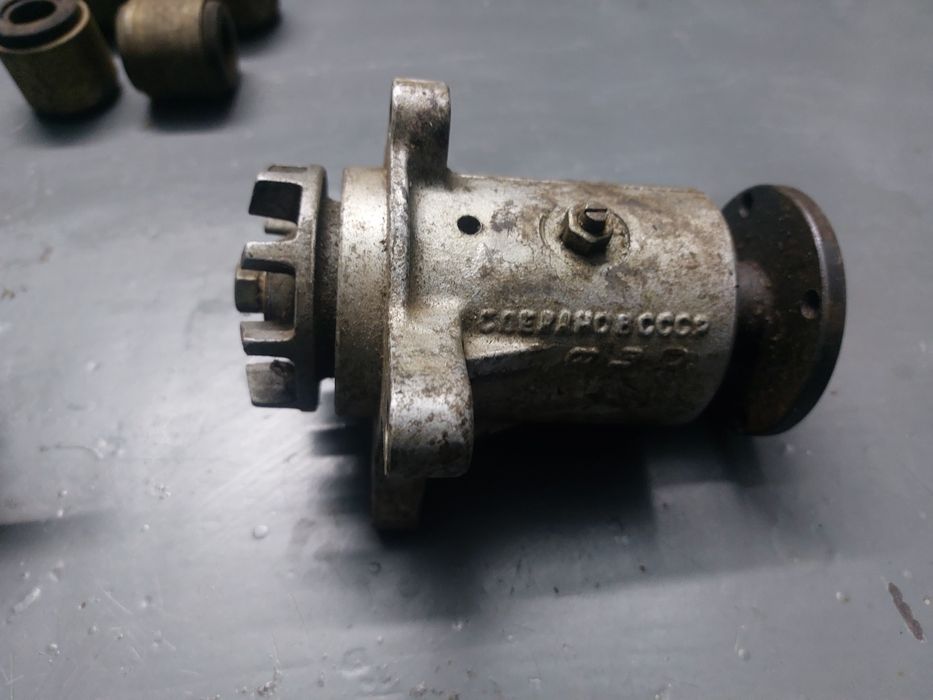 Продам помпу Москвич 2140.