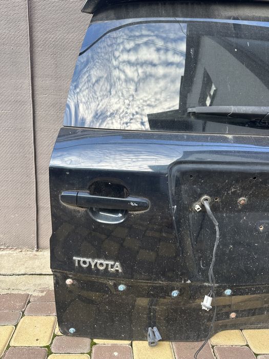 Крышка багажника  toyota rav4 2011