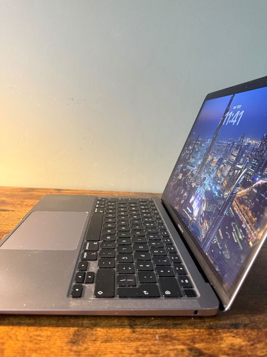 MacBook Air M1 (2020) – 8GB / 256GB SSD – Excelente estado!