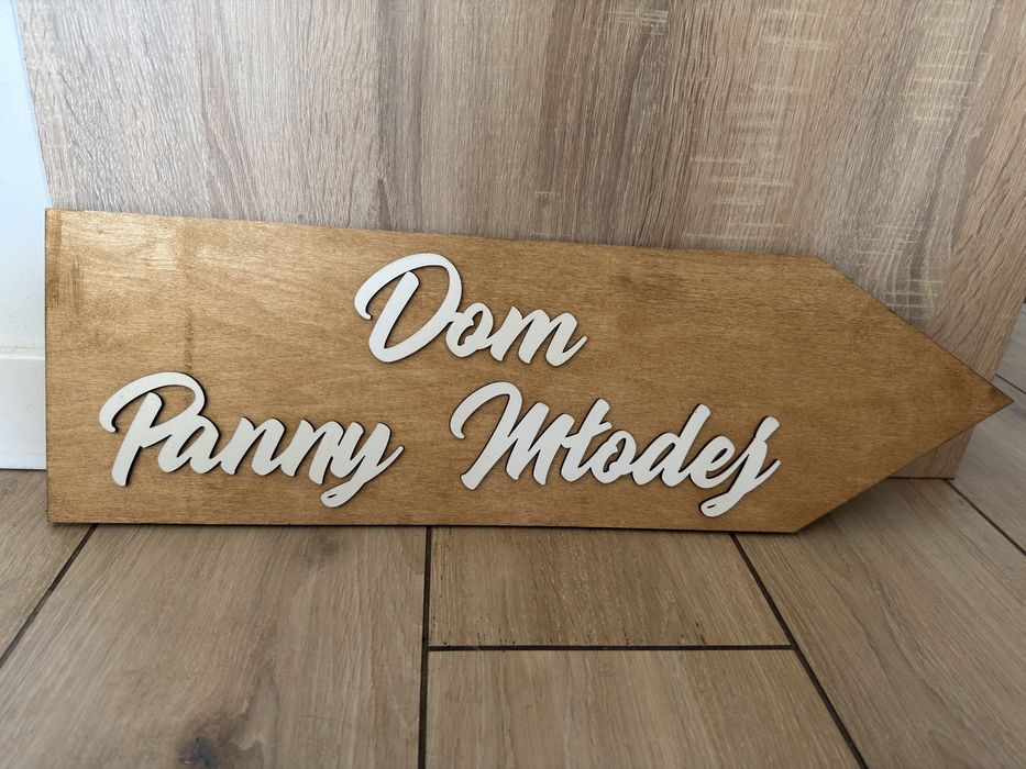 Drogowskaz dom panny młodej