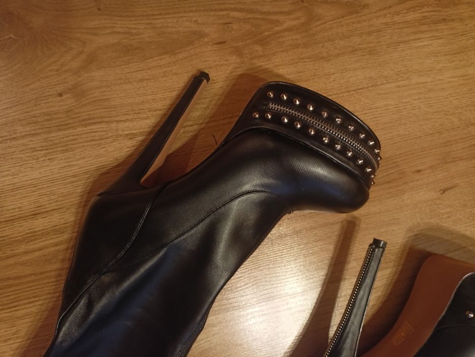 Piękne nowe kozaki z eko skóry