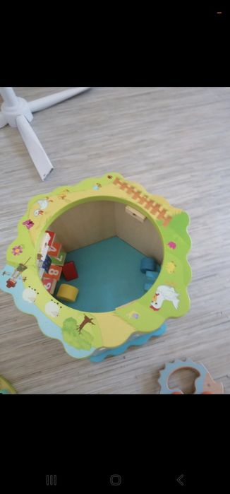 Brinquedo madeira cubo interativo