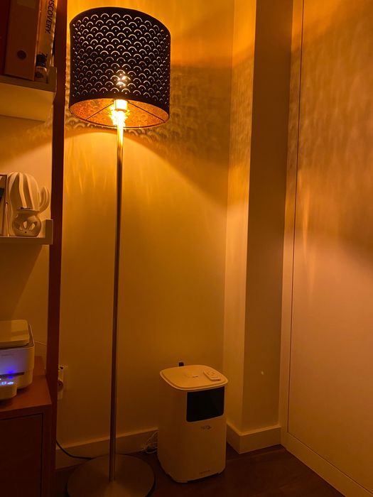 Candeeiro de pé como novo