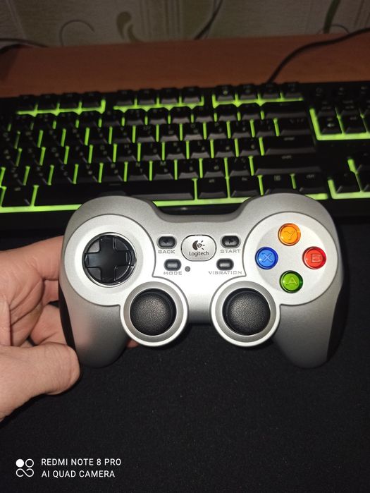 Джойстик Logitech Gamepad F710