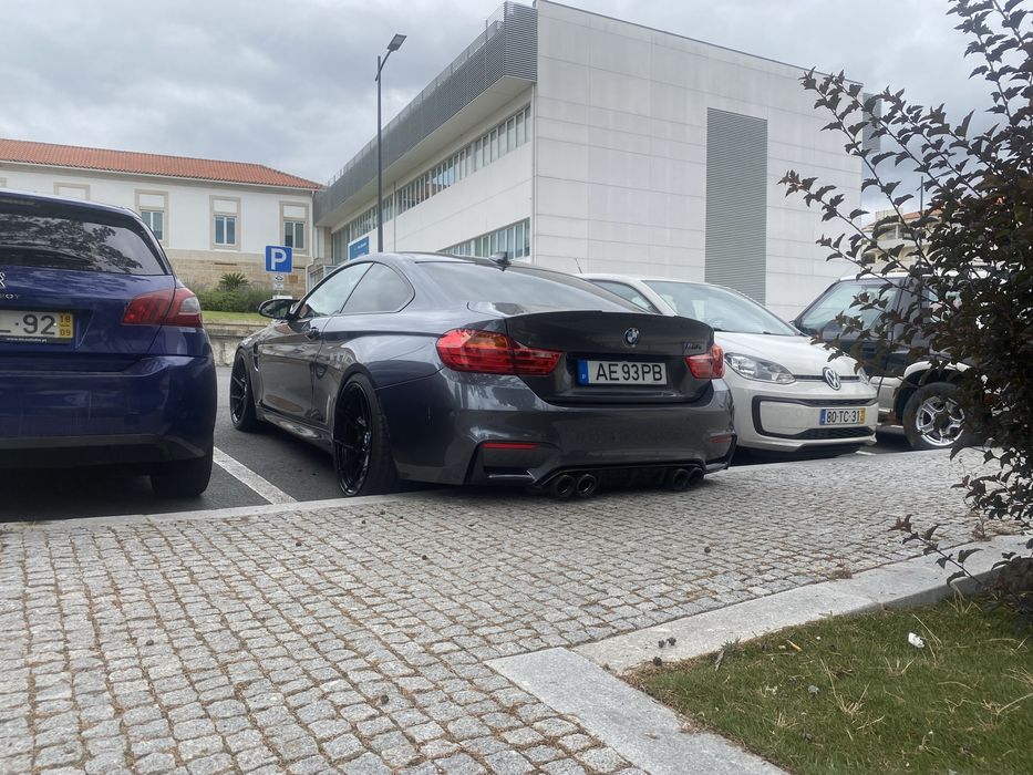 A venda  BMW M4 PERFORMANCE 57000km  ano 2015