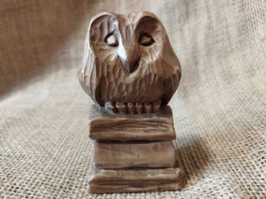 Статуетка сови з дерева ручної роботи. Різьба по дереву.