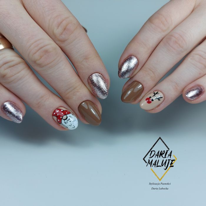 Mobilna stylizacja paznokci.