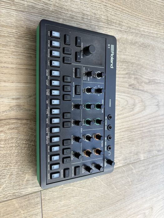 Roland S-1 синтезатор