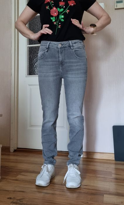 Jasne jeansy Cartoon s 36