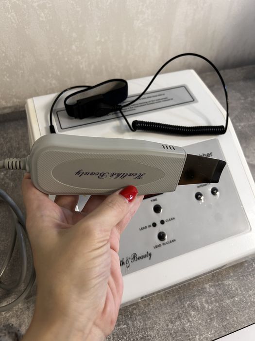 Аппарат (космет.)Скрабер для чистки лица (проф.)ультразвуковой HB-101