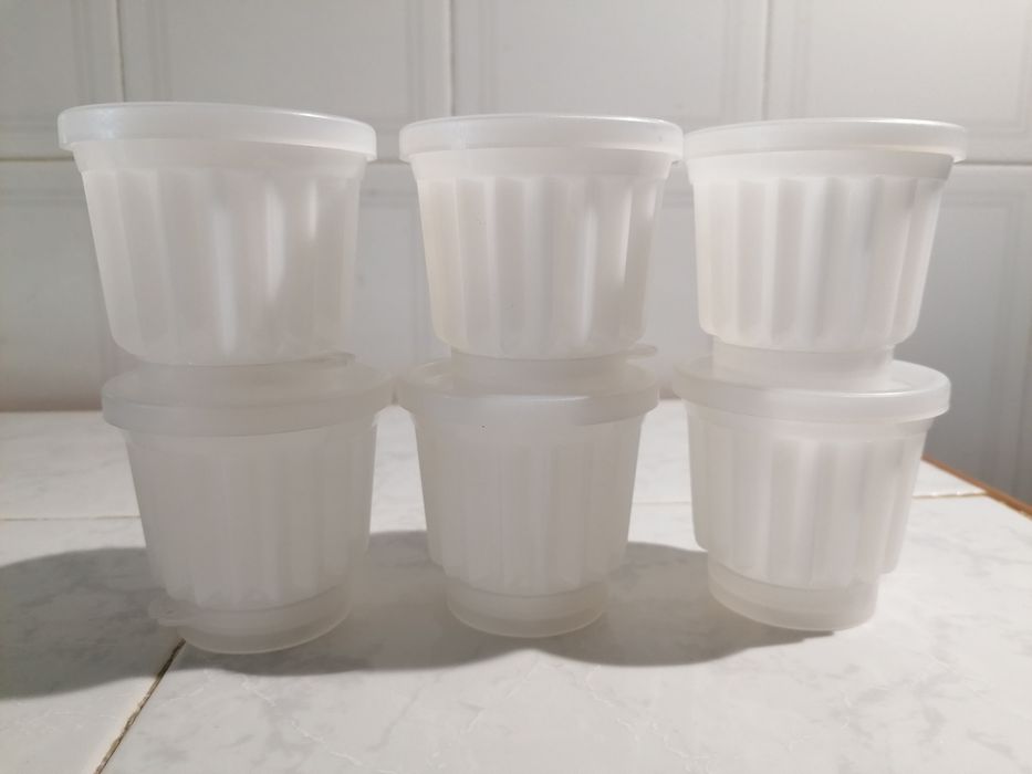 Copos para gelados da marca Tupperware