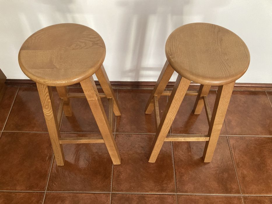 2 bancos altos em madeira