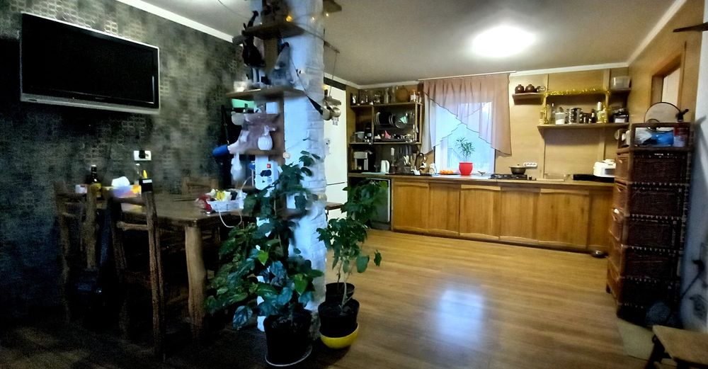 Продам 4 дома и 4га земли