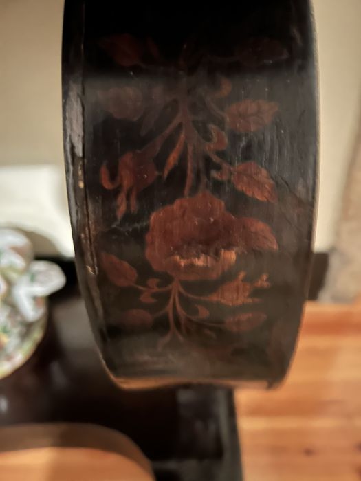 Tremó com espelho antigo