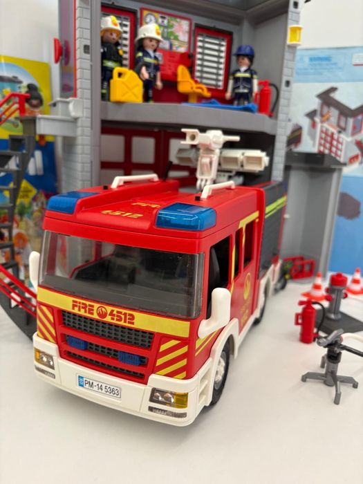 Playmobil 9052 City Action Set remiza wóz strażacki