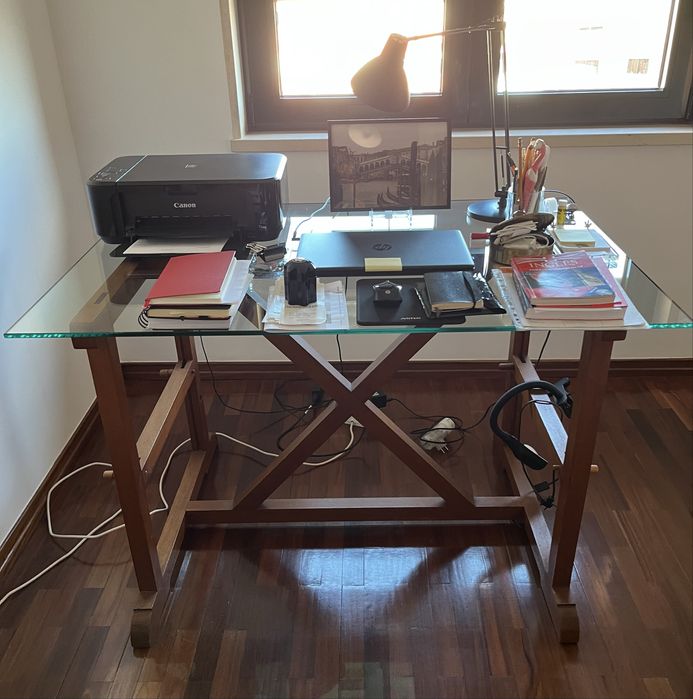 Estirador, anos 70, tampo de madeira com gaveta e