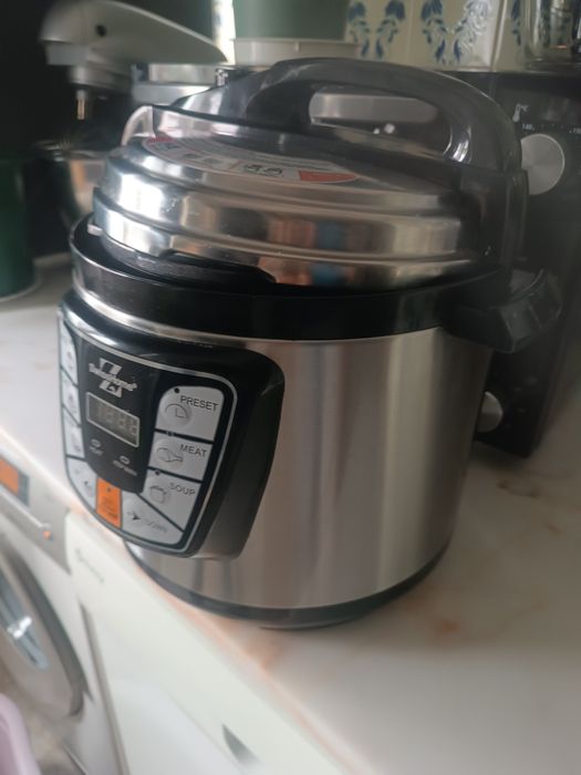 Panela elétrica - praticamente nova