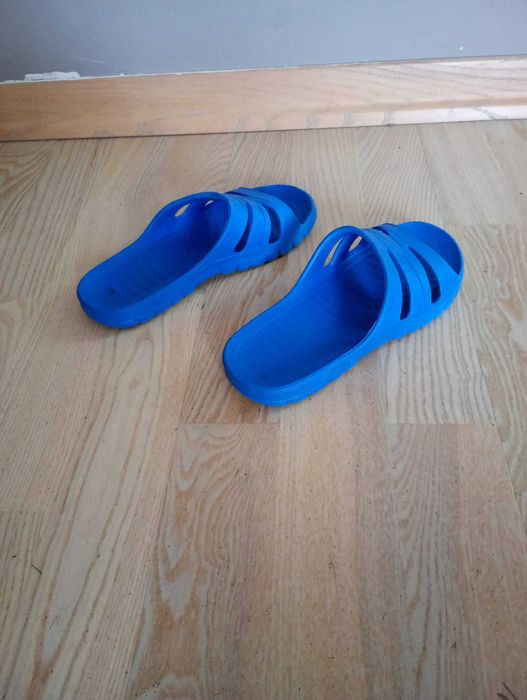 Klapki na basen, kapcie