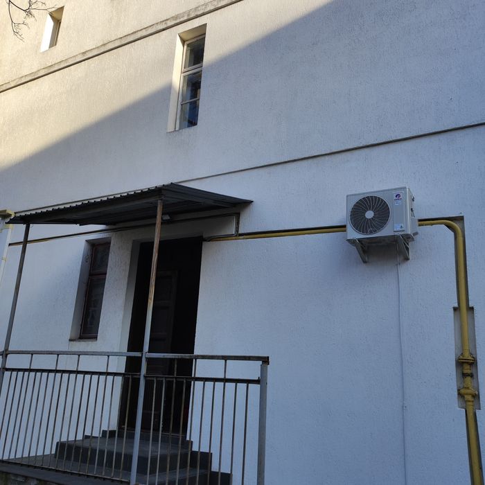 Продаж 4кн,квартири в будинку,р-н Кобилянської.