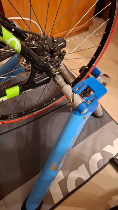 Rolo de treino Tacx Satori + Roda 26" + Pneu Vittoria