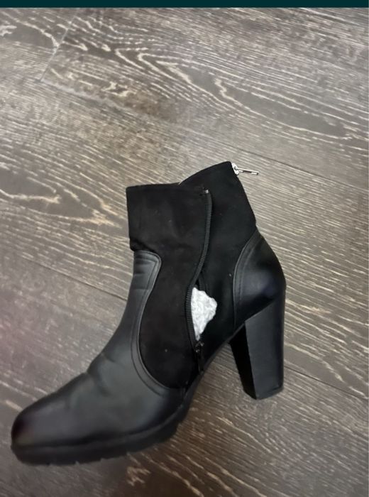 Взуття (чоботи 39 розмір)