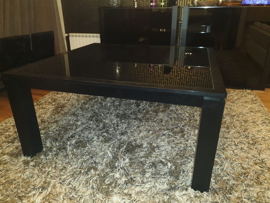 Mesa sala extensível com tampo vidro temperado muita boa qualidade.