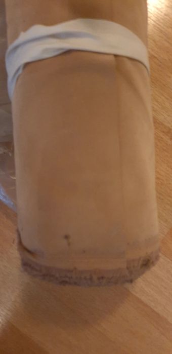 Materiał zamszopodobny i końcówki materiałów