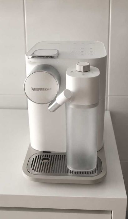 Cafeteira Nespresso Lattissima One Nespresso White
