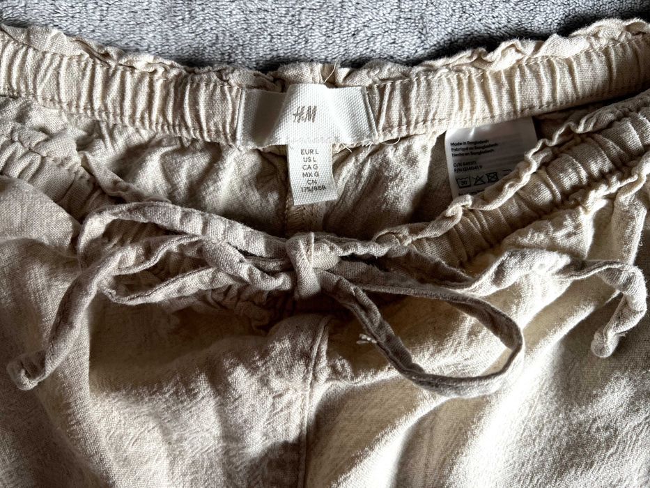 Lniane beżowe spodenki