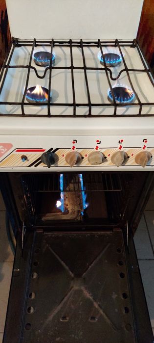 Продам газовую плиту