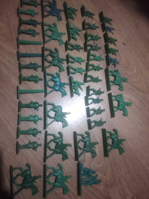 Продам игрушки конницу.