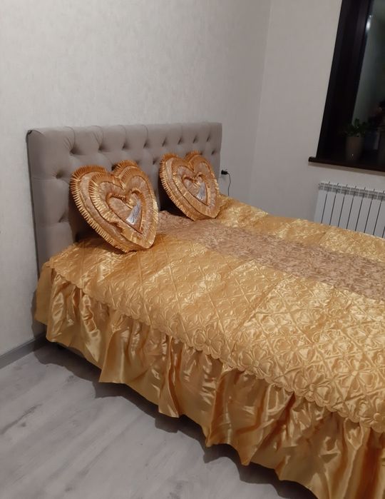 Покрывало с подушками