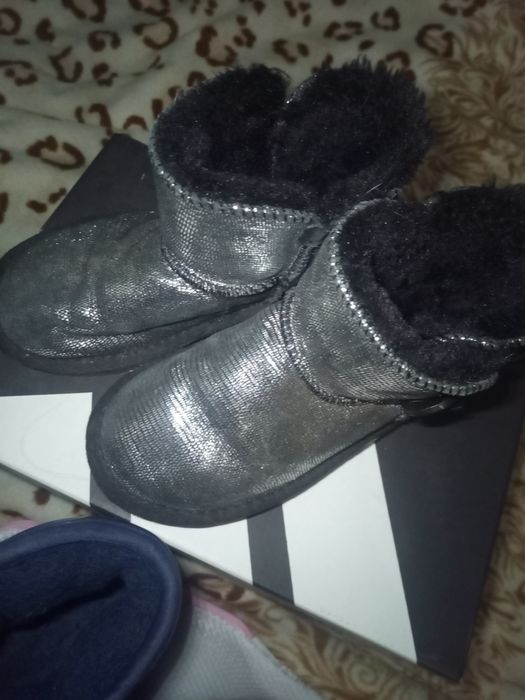 Adidas чобітки черевики уггі 31-31.5