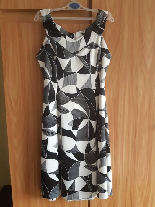 Sukienka na  grubych ramiączkach 38
