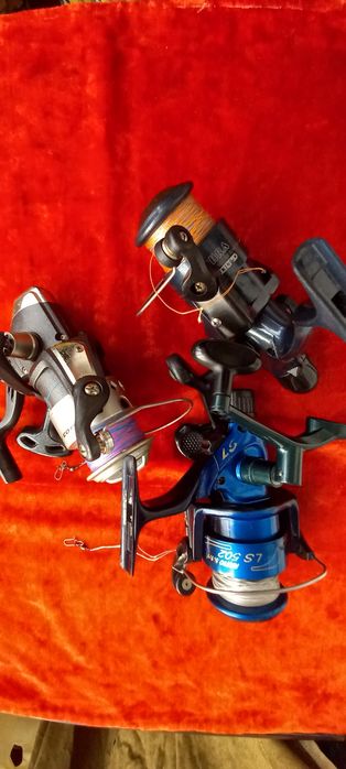 Снасти рыбацкие леска крючки поплавки.