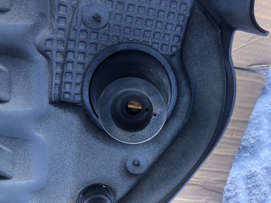 Продам крышку защитную на Volkswagen TDI