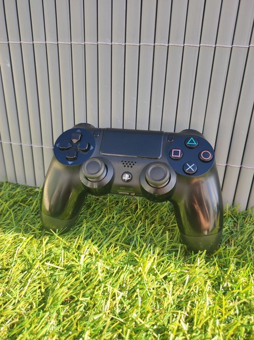 PS4 Slim + Comando