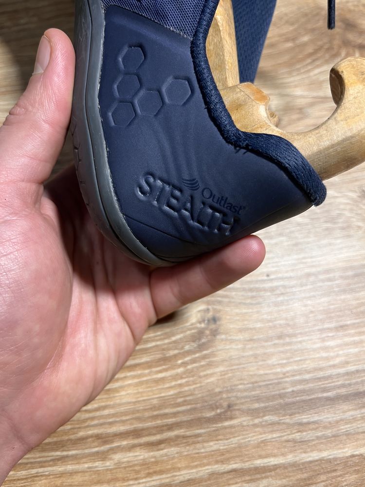 Vivobarefoot stealth mens 2025