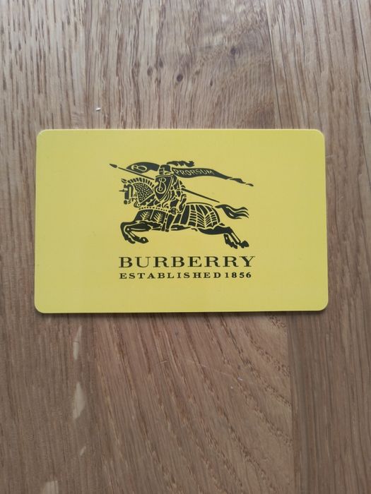 szalik burberry idealny na zimę i wiosne